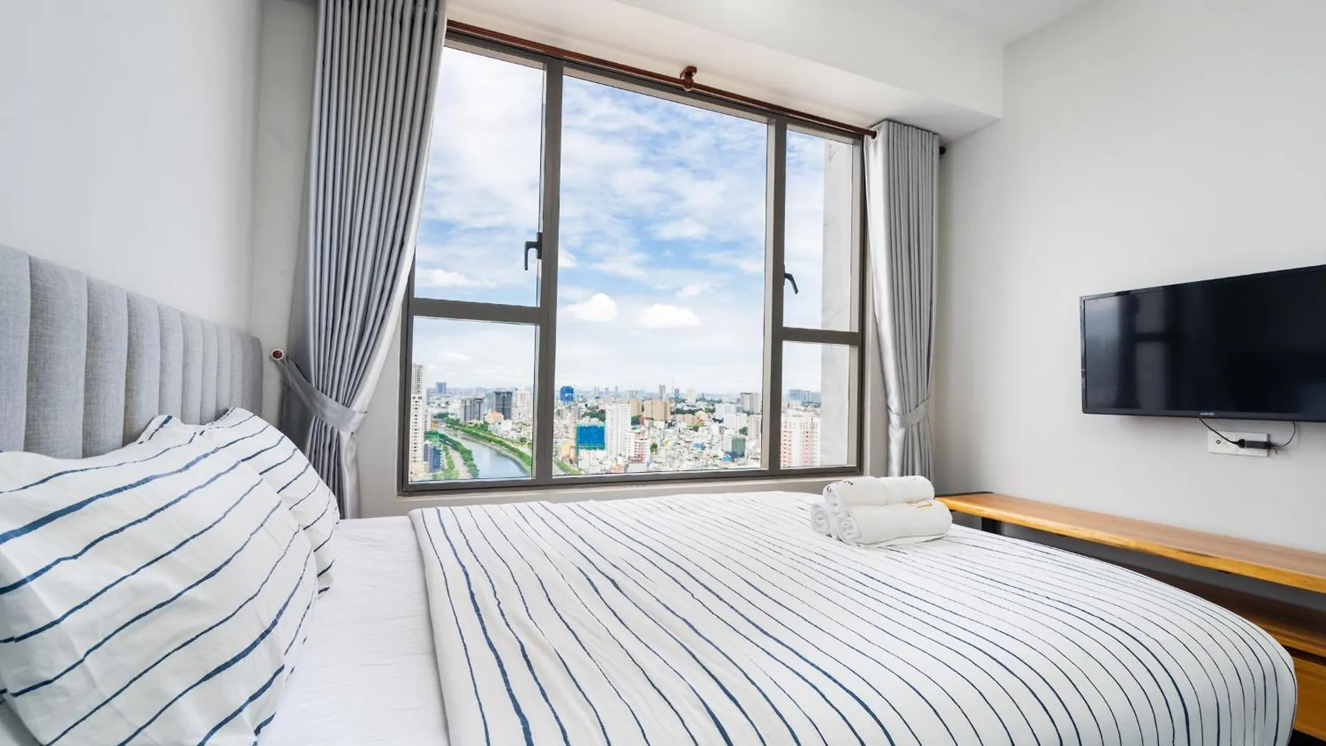 Min' Apartment - Rivergate Residence Downtown Bui Vien - Free Pool Ho Chi Minh City